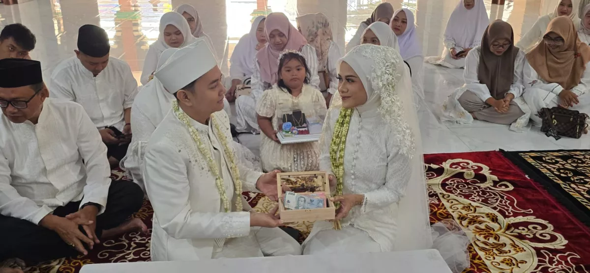 Penuh Khidmat, Agung Darmawan dan Nurlaila Aprilia Sutrisna Resmi Jadi Pasangan Suami Istri