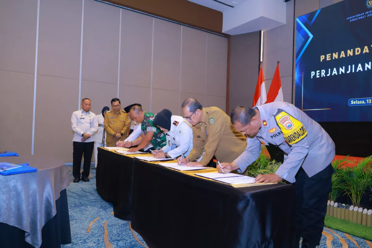SINERGI REINTEGRASI Kalapas Kelas I Madiun Hadiri FORIS dan Penandatanganan Perjanjian Kerja Sama di Madiun